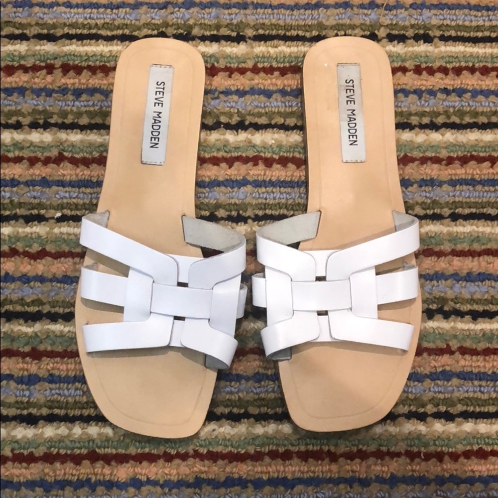 Sold 🤩Steve Madden White Sandals